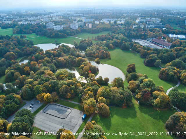 13.10.2022 - der Ostpark mit Biergarten und See in Neuperlach