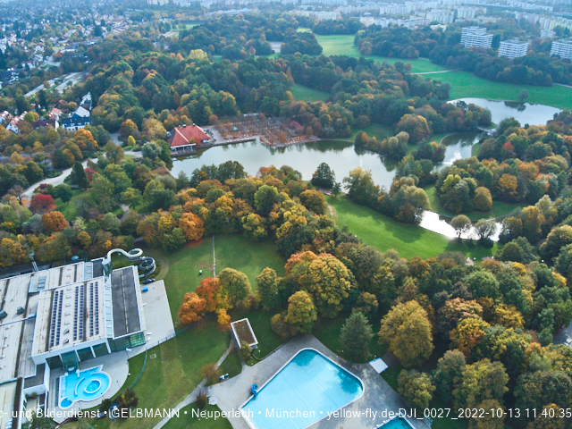 13.10.2022 - der Ostpark mit Biergarten und See in Neuperlach