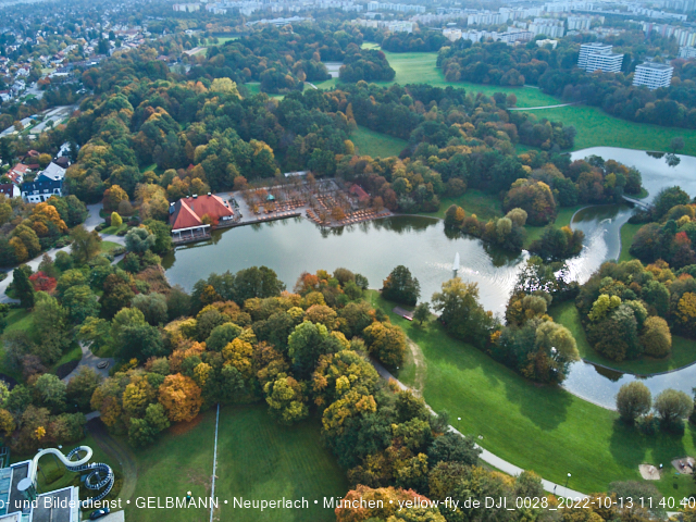 13.10.2022 - der Ostpark mit Biergarten und See in Neuperlach