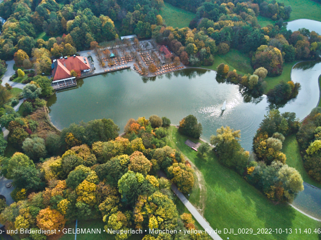 13.10.2022 - der Ostpark mit Biergarten und See in Neuperlach