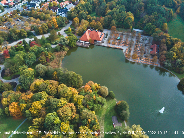 13.10.2022 - der Ostpark mit Biergarten und See in Neuperlach