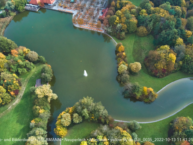 13.10.2022 - der Ostpark mit Biergarten und See in Neuperlach