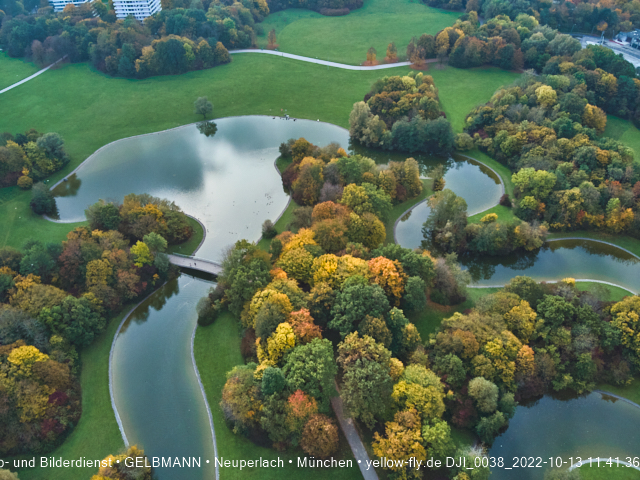 13.10.2022 - der Ostpark mit Biergarten und See in Neuperlach