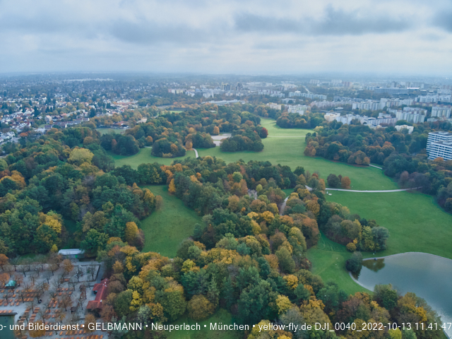 13.10.2022 - der Ostpark mit Biergarten und See in Neuperlach