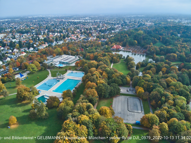 13.10.2022 - der Ostpark mit Biergarten und See in Neuperlach