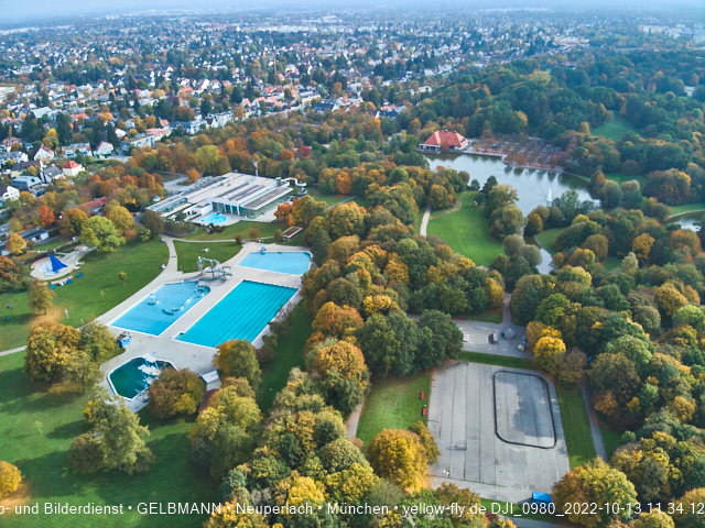 13.10.2022 - der Ostpark mit Biergarten und See in Neuperlach