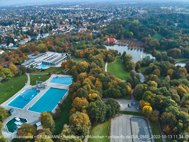 13.10.2022 - der Ostpark mit Biergarten und See in Neuperlach