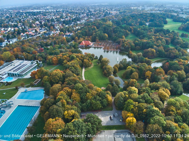 13.10.2022 - der Ostpark mit Biergarten und See in Neuperlach