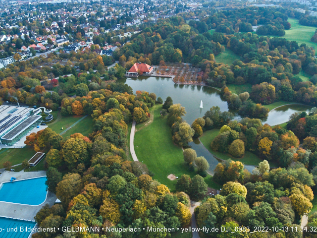 13.10.2022 - der Ostpark mit Biergarten und See in Neuperlach