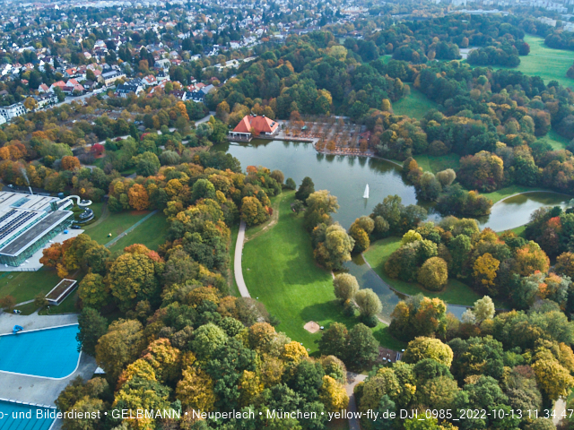 13.10.2022 - der Ostpark mit Biergarten und See in Neuperlach