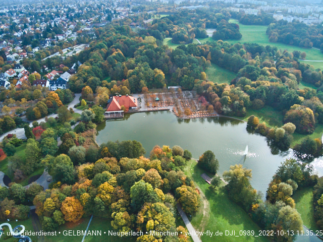 13.10.2022 - der Ostpark mit Biergarten und See in Neuperlach