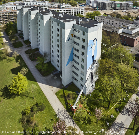 04.05.2023 - Der Blaue Vogel - Wolfgang-Niesner - Der bunte Beton am Karl-Marx-Ring Neuperlach 04.05.2023 - Der Blaue Vogel - Wolfgang-Niesner - Der bunte Beton am Karl-Marx-Ring Neuperlach