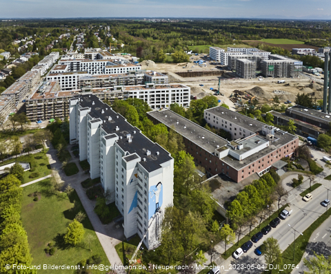 04.05.2023 - Der Blaue Vogel - Wolfgang-Niesner - Der bunte Beton am Karl-Marx-Ring Neuperlach 04.05.2023 - Der Blaue Vogel - Wolfgang-Niesner - Der bunte Beton am Karl-Marx-Ring Neuperlach