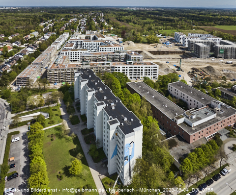 04.05.2023 - Der Blaue Vogel - Wolfgang-Niesner - Der bunte Beton am Karl-Marx-Ring Neuperlach 04.05.2023 - Der Blaue Vogel - Wolfgang-Niesner - Der bunte Beton am Karl-Marx-Ring Neuperlach