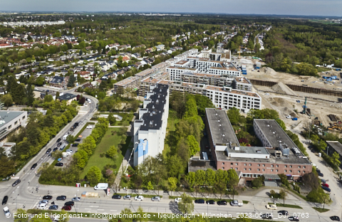 04.05.2023 - Der Blaue Vogel - Wolfgang-Niesner - Der bunte Beton am Karl-Marx-Ring Neuperlach 04.05.2023 - Der Blaue Vogel - Wolfgang-Niesner - Der bunte Beton am Karl-Marx-Ring Neuperlach