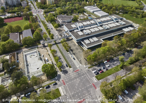 04.05.2023 - Der Blaue Vogel - Wolfgang-Niesner - Der bunte Beton am Karl-Marx-Ring Neuperlach 04.05.2023 - Der Blaue Vogel - Wolfgang-Niesner - Der bunte Beton am Karl-Marx-Ring Neuperlach