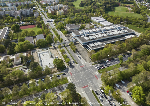 04.05.2023 - Der Blaue Vogel - Wolfgang-Niesner - Der bunte Beton am Karl-Marx-Ring Neuperlach 04.05.2023 - Der Blaue Vogel - Wolfgang-Niesner - Der bunte Beton am Karl-Marx-Ring Neuperlach