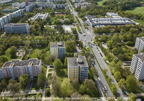 04.05.2023 - Der Blaue Vogel - Wolfgang-Niesner - Der bunte Beton am Karl-Marx-Ring Neuperlach 04.05.2023 - Der Blaue Vogel - Wolfgang-Niesner - Der bunte Beton am Karl-Marx-Ring Neuperlach