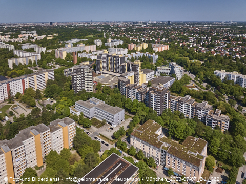 07.07.2023 - Marx-Zentrum, Studentenwohnheim, Wohnanlage Karl-Marx-Ring 52-62, KMR 53-57c Umgebung