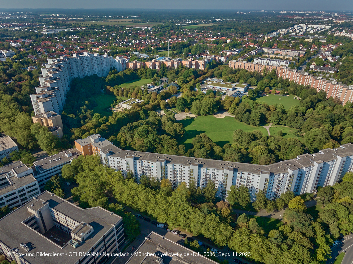 11.09.2023 - Der Wohnring und das ehemalige Allianzgebäude in Neuperlach 11.09.2023 - Der Wohnring und das ehemalige Allianzgebäude in Neuperlach