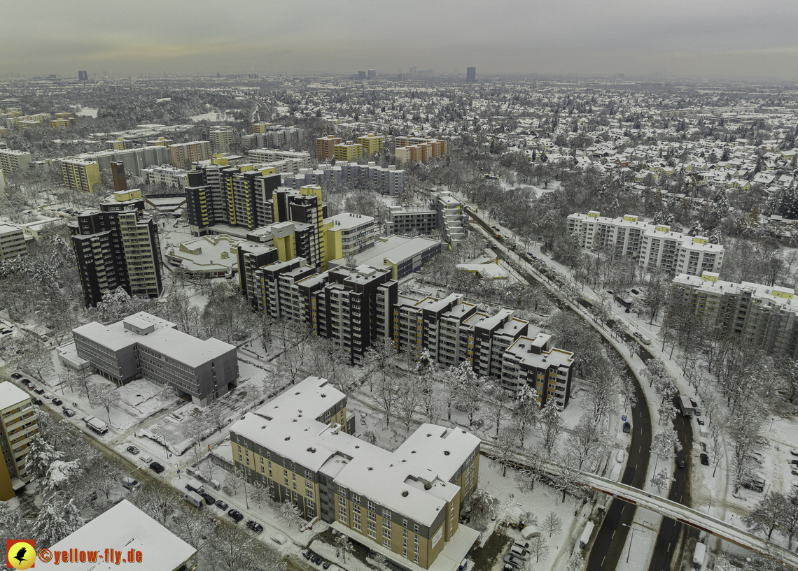 05.12.2021 - Karl-Marx-Ring und Marx-Zentrum in Neuperlach