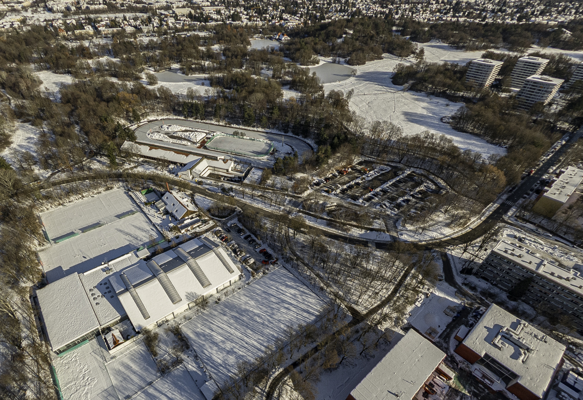 06.12.2021 - der Ostpark mit Schnee im Winter 2023 in Neuperlach