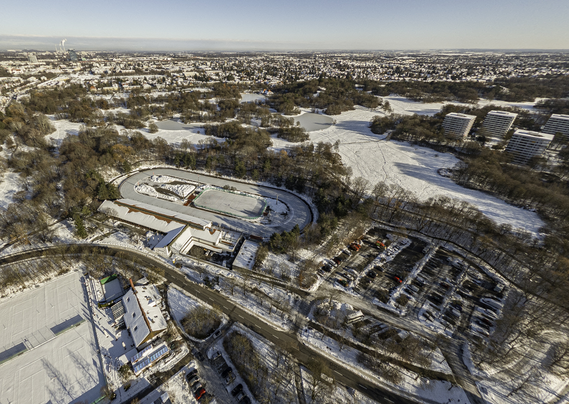 06.12.2021 - der Ostpark mit Schnee im Winter 2023 in Neuperlach