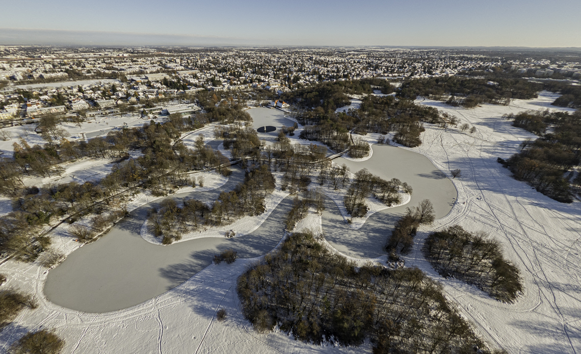 06.12.2021 - der Ostpark mit Schnee im Winter 2023 in Neuperlach