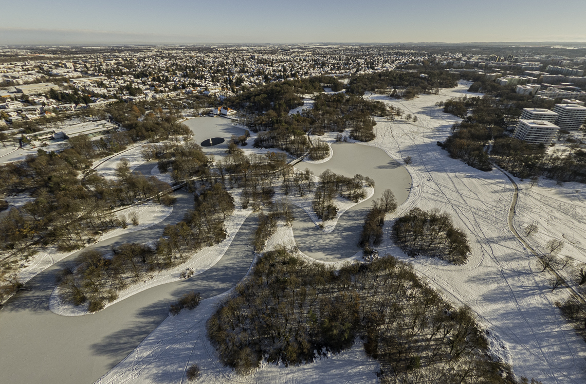 06.12.2021 - der Ostpark mit Schnee im Winter 2023 in Neuperlach