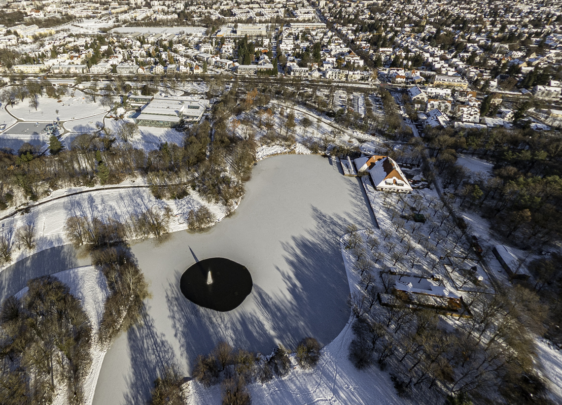 06.12.2021 - der Ostpark mit Schnee im Winter 2023 in Neuperlach