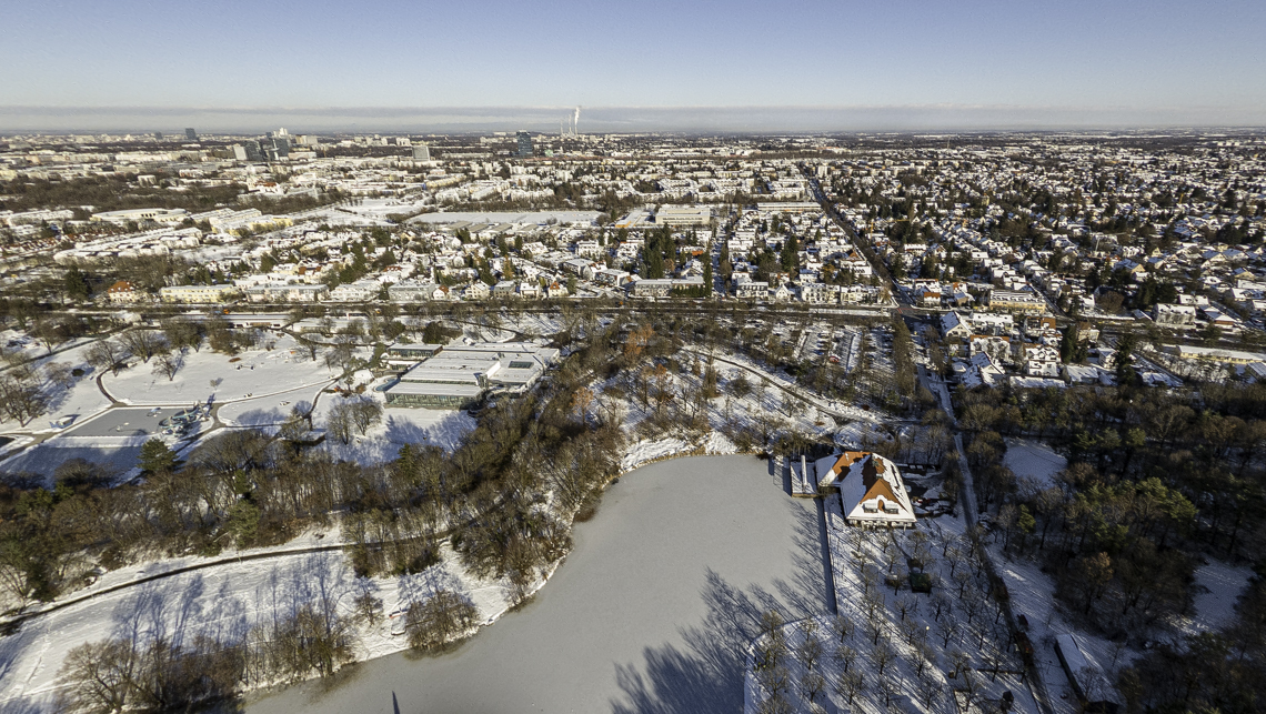 06.12.2021 - der Ostpark mit Schnee im Winter 2023 in Neuperlach