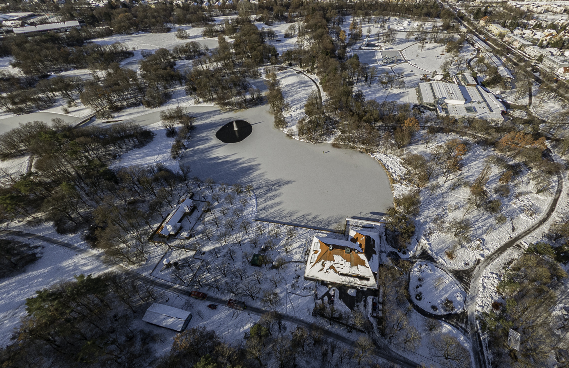 06.12.2021 - der Ostpark mit Schnee im Winter 2023 in Neuperlach