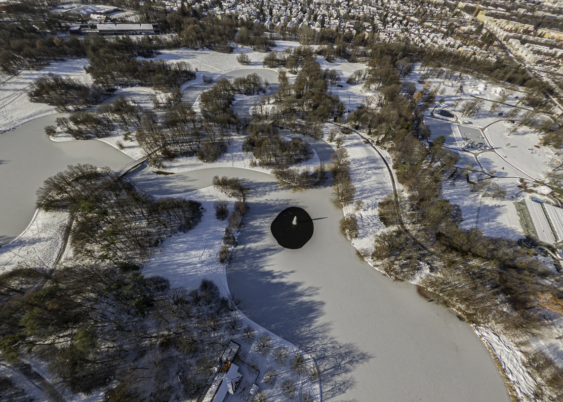 06.12.2021 - der Ostpark mit Schnee im Winter 2023 in Neuperlach