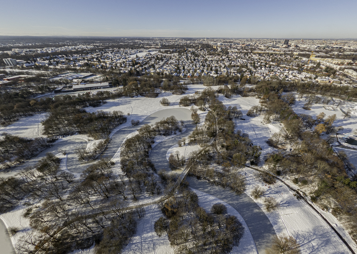 06.12.2021 - der Ostpark mit Schnee im Winter 2023 in Neuperlach