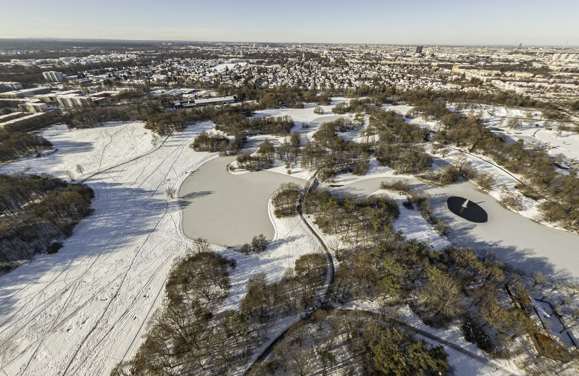 06.12.2021 - der Ostpark mit Schnee im Winter 2023 in Neuperlach