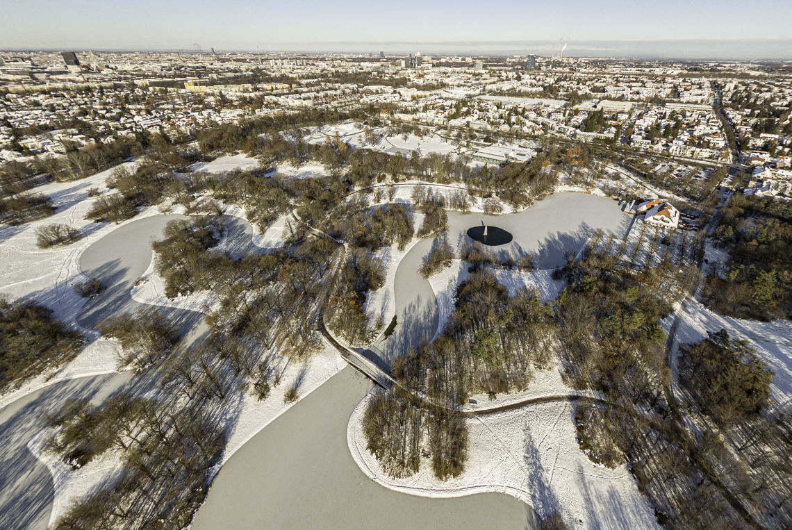 06.12.2021 - der Ostpark mit Schnee im Winter 2023 in Neuperlach