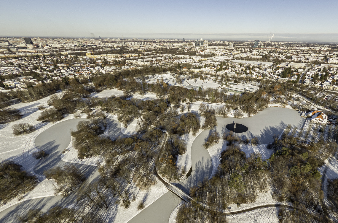 06.12.2021 - der Ostpark mit Schnee im Winter 2023 in Neuperlach