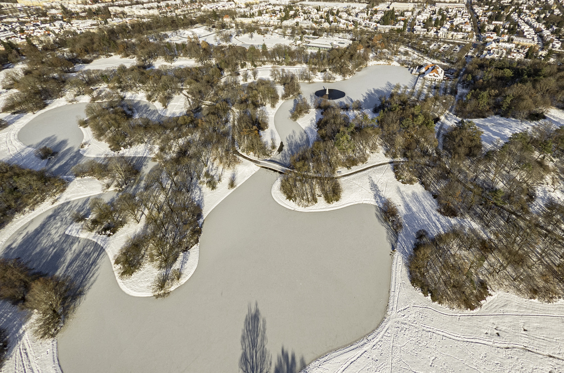 06.12.2021 - der Ostpark mit Schnee im Winter 2023 in Neuperlach