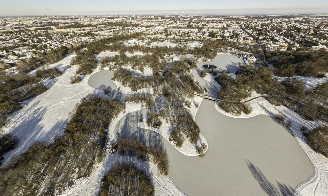 06.12.2021 - der Ostpark mit Schnee im Winter 2023 in Neuperlach