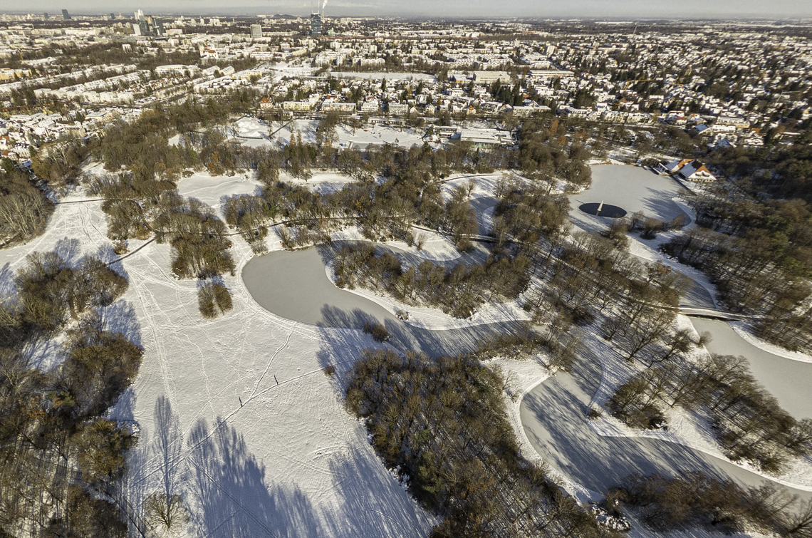 06.12.2021 - der Ostpark mit Schnee im Winter 2023 in Neuperlach