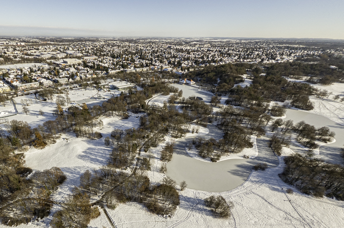 06.12.2021 - der Ostpark mit Schnee im Winter 2023 in Neuperlach