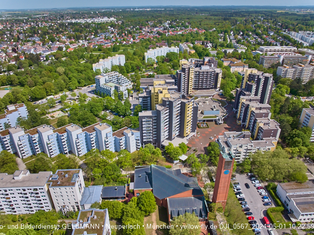 30.04.2024 - das Marx-Zentrum und Karl-Marx-Ring 52-62 mit Tiefgaragenbaustelle