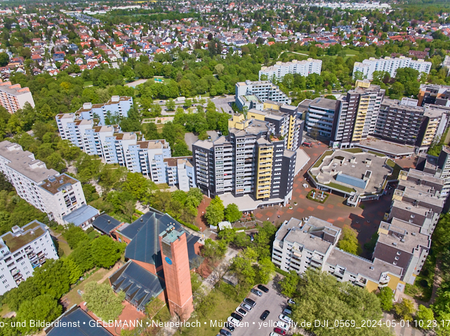 30.04.2024 - das Marx-Zentrum und Karl-Marx-Ring 52-62 mit Tiefgaragenbaustelle