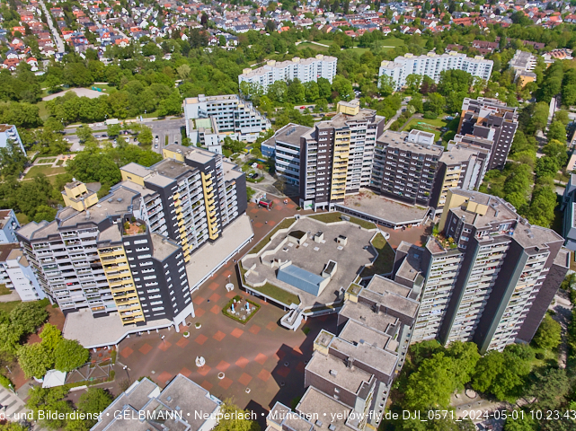 30.04.2024 - das Marx-Zentrum und Karl-Marx-Ring 52-62 mit Tiefgaragenbaustelle