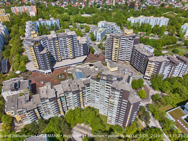 30.04.2024 - das Marx-Zentrum und Karl-Marx-Ring 52-62 mit Tiefgaragenbaustelle