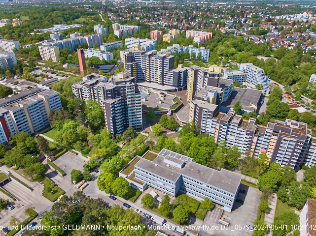 30.04.2024 - das Marx-Zentrum und Karl-Marx-Ring 52-62 mit Tiefgaragenbaustelle