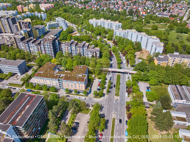 30.04.2024 - das Marx-Zentrum und Karl-Marx-Ring 52-62 mit Tiefgaragenbaustelle
