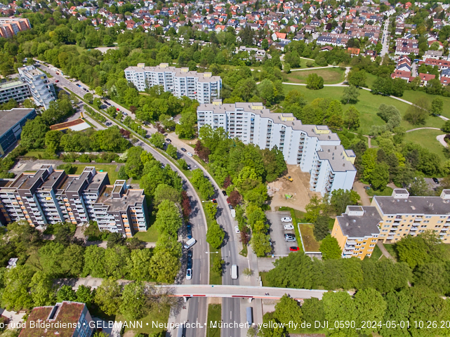 30.04.2024 - das Marx-Zentrum und Karl-Marx-Ring 52-62 mit Tiefgaragenbaustelle