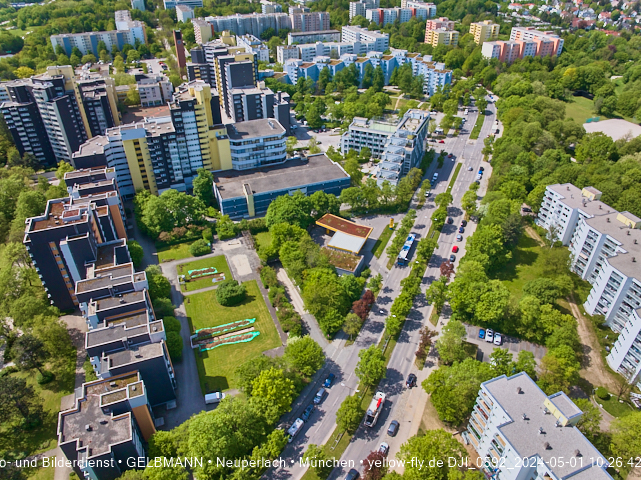 30.04.2024 - das Marx-Zentrum und Karl-Marx-Ring 52-62 mit Tiefgaragenbaustelle