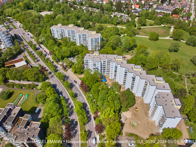 30.04.2024 - das Marx-Zentrum und Karl-Marx-Ring 52-62 mit Tiefgaragenbaustelle